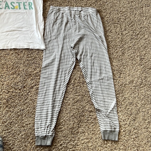 LIKE NEW Carter’s Adult Unisex Size M “Hoppy Easter” 2-piece graphic PJ Set!! - Picture 7 of 8